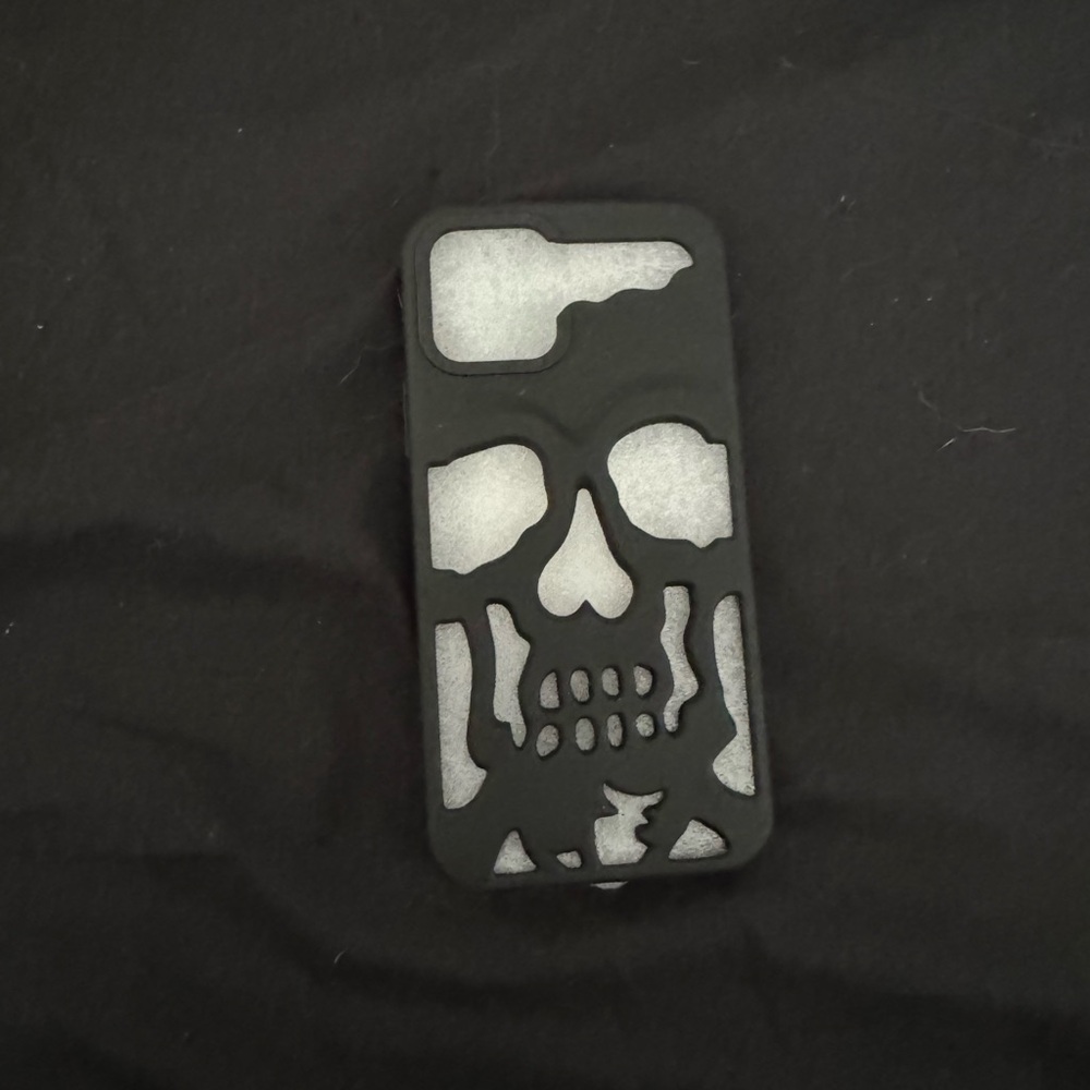 Skull phone case